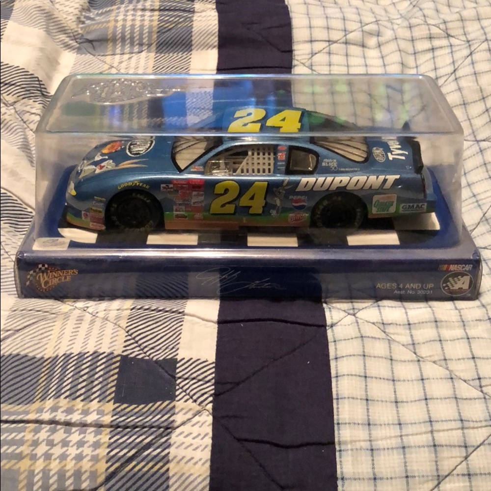Jeff Gordon #24 1:24 Scale Stock Car